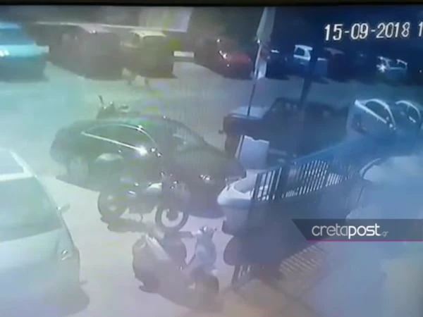 Καρέ-καρέ η αρπαγή μηχανής στο Ηράκλειο, μέρα μεσημέρι – (Video)